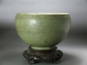 Northern Song to Yuan "Ge" type celadon bowl 