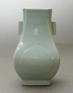 Chinese Guangxu "Hu" form vase